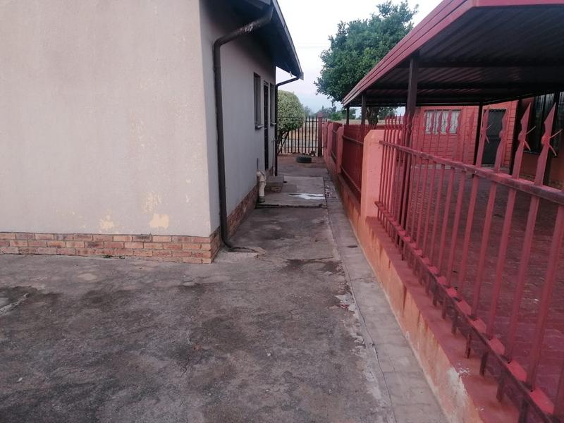 2 Bedroom Property for Sale in Tlhabane West North West